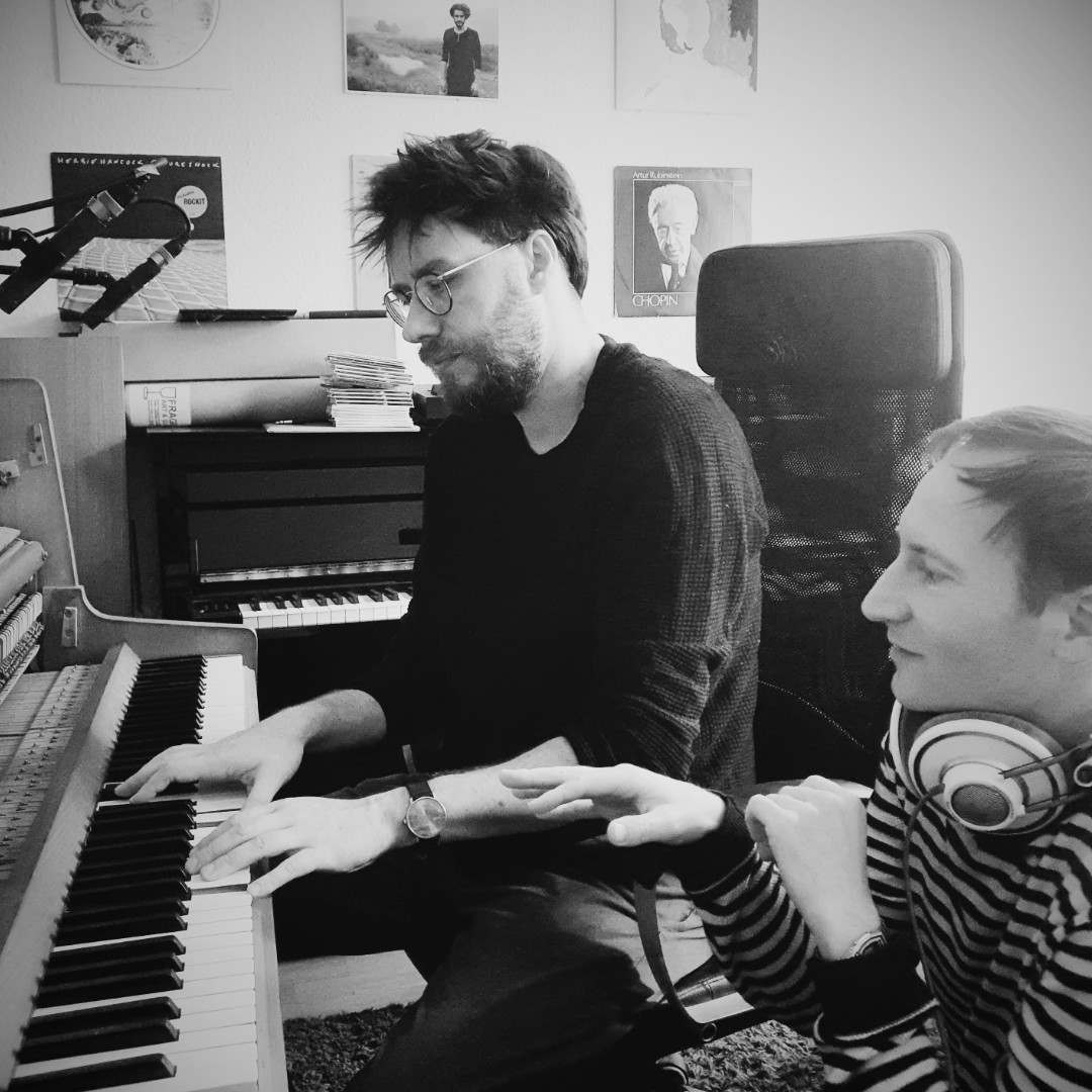 OUT NOW: PATO (feat. Clemens Christian Poetzsch) 

A month ago we recorded a new version of »PATO« with Clemens Christian Poetzsch. The title has got a wonderful new layer of felt piano that is not present on the album version. It's kind of a maxi version.
sojus1.com/L/pato