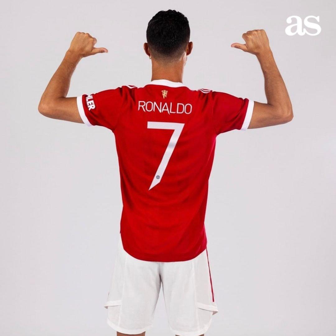 diarioas's tweet photo. 👹 Se acabó el culebrón en torno al dorsal de Cristiano en el Manchester United

7️⃣ El portugués lucirá su mítico dorsal '7' y Cavani pasará a llevar el '21'

🤔 ¿Por qué Messi tuvo que ceder su '10' en su nuevo equipo, pero Ronaldo conserva el '7'? https://t.co/klo5fhrEKA