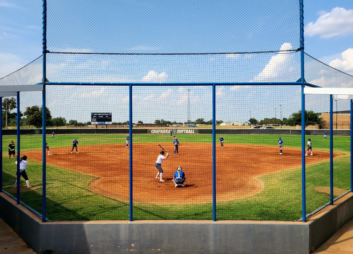 Intersquad scrimmage to cap off week one 🥎 Excited for the upcoming season #VCSoftball #LadyChaps #CaparralStateOfMind