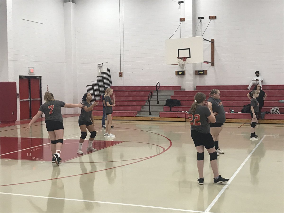 LionsAthletics's tweet image. #LCSVBALL MS Girls defeat Lakeview 25-15, 25-19 this evening!  Congrats the Coach Bremer on her first dub!