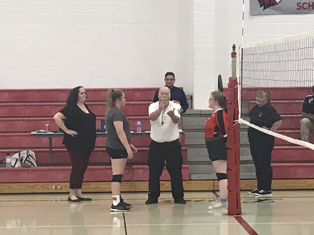 LionsAthletics's tweet image. #LCSVBALL MS Girls defeat Lakeview 25-15, 25-19 this evening!  Congrats the Coach Bremer on her first dub!
