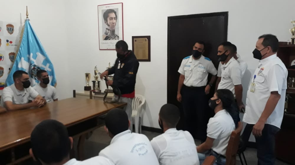 La DM Trujillo,  el Inspector Jefe Yajure Juno, continua impartiendo  charlas de acercamiento  con los discentes de Cefounes Trujillo,  sobre el manejo  y desarme de armas largas (Uzi y Steyer)
<a href="/REDIPLOSANDES/">REDIP LOS ANDES</a>
@darwincicpc 
<a href="/BenaventeManolo/">Manolo Benavente</a>
<a href="/altuveacicpc/">Altuveacicpc</a> 
<a href="/franciscoj1971/">Francisco Bullon</a>