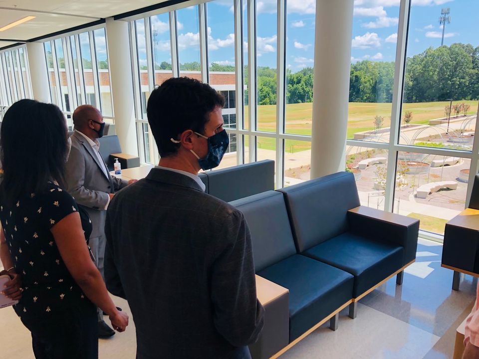 Earlier this month, we welcomed Jake McGraw, policy director at the @WmWinterInst for a tour. Classroom pods, media center, Piano Lab &amp; the GrOW classroom... we enjoyed sharing about our excellent opportunities for middle school students.
#ExpectExcellence #StarkvilleSpark