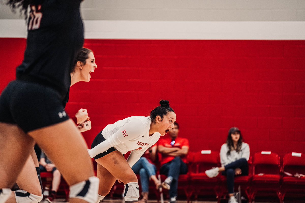 maddiecorrea4's tweet photo. how i feel about having our first home game tomorrow>>> https://t.co/ZaiiztxaIl