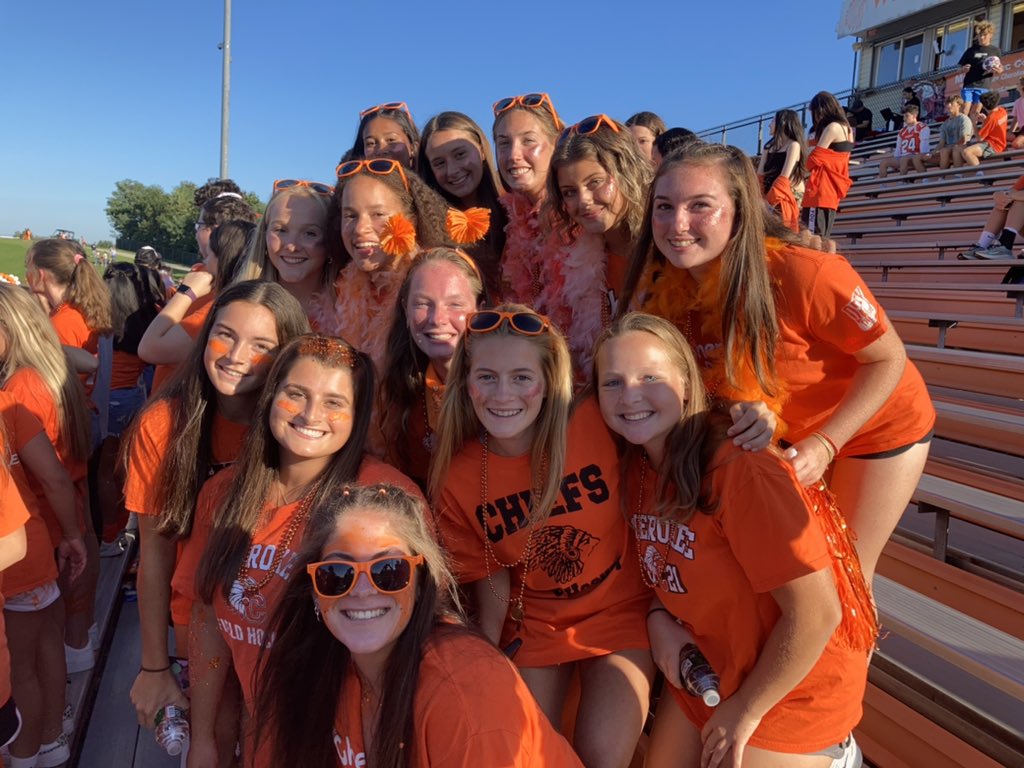 ladychiefsfh's tweet photo. First football game of the year! Nothing better than a night in the bowl supporting other athletes! @Fballchiefs @5thCherokee #onetownonetribe https://t.co/pnMq0pw9Ll