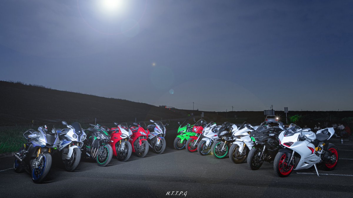 1000rr かっこいい😍　

#バイク乗りと繋がりたい 
#バイクが好きだ 
#バイク乗りとして軽く自己紹介 
#バイク女子 
#バイク男子
#バイク女子と繋がりたい 
#バイク男子と繋がりたい
#ツーリング仲間募集中
#写真好きな人と繋がりたい
#CBR1000RR 
#honda