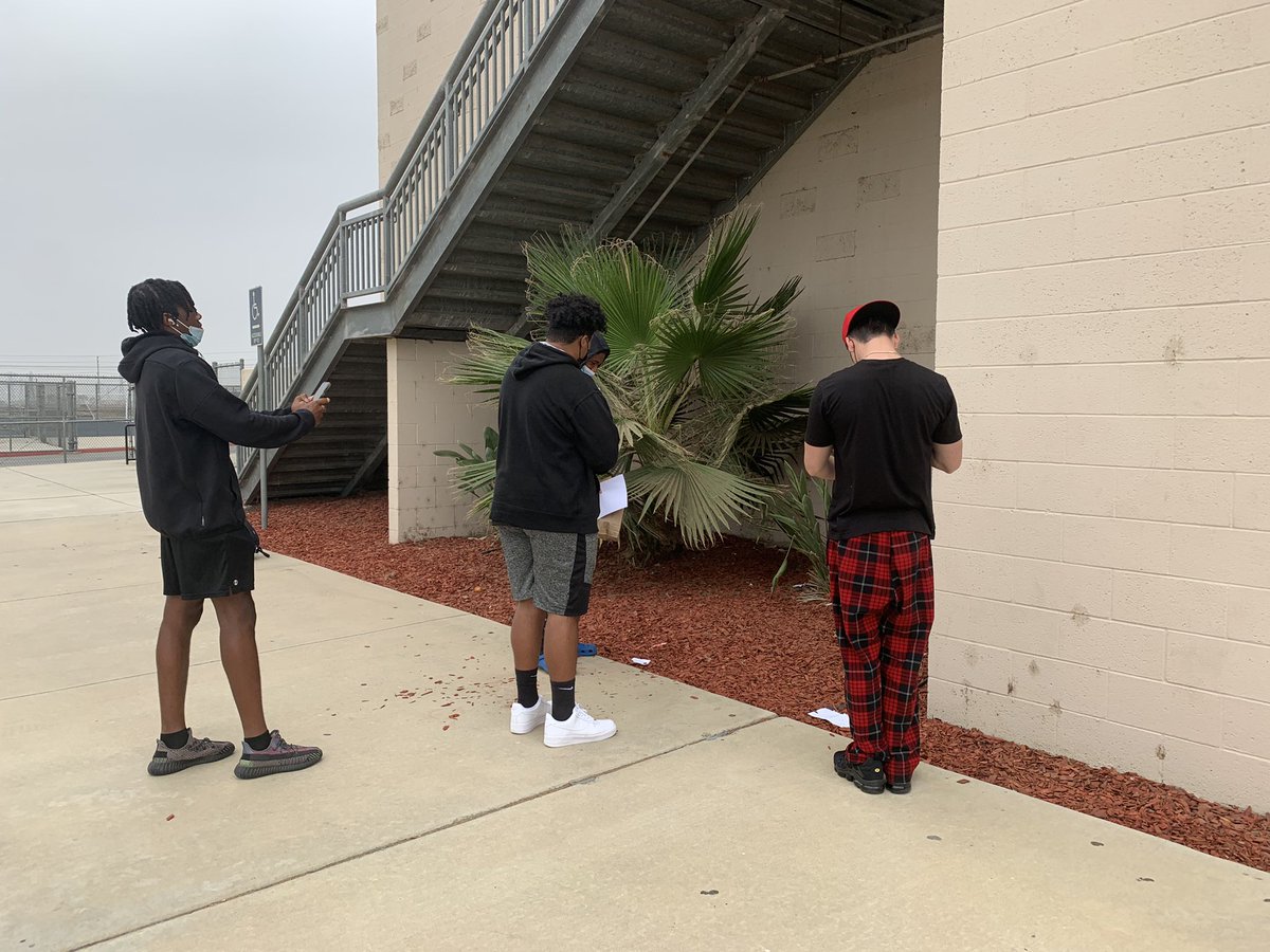 C6H12O6Addict's tweet photo. Minds at work! #forensicsciencelab #mockcrimescene @Colony_High https://t.co/EBVQg1YtEj