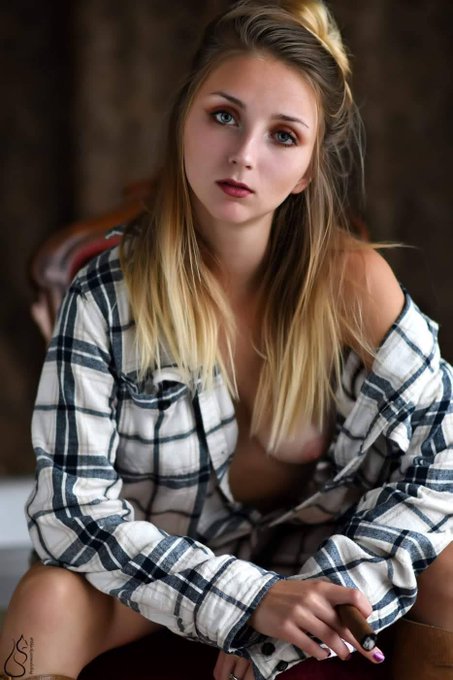 One of my favorite past shoots. Peekaboo 😘💋 https://t.co/gVXJRpvKdQ<a href="/tag/imstillstanding"class="tags"><span>#imstillstanding</span></a>