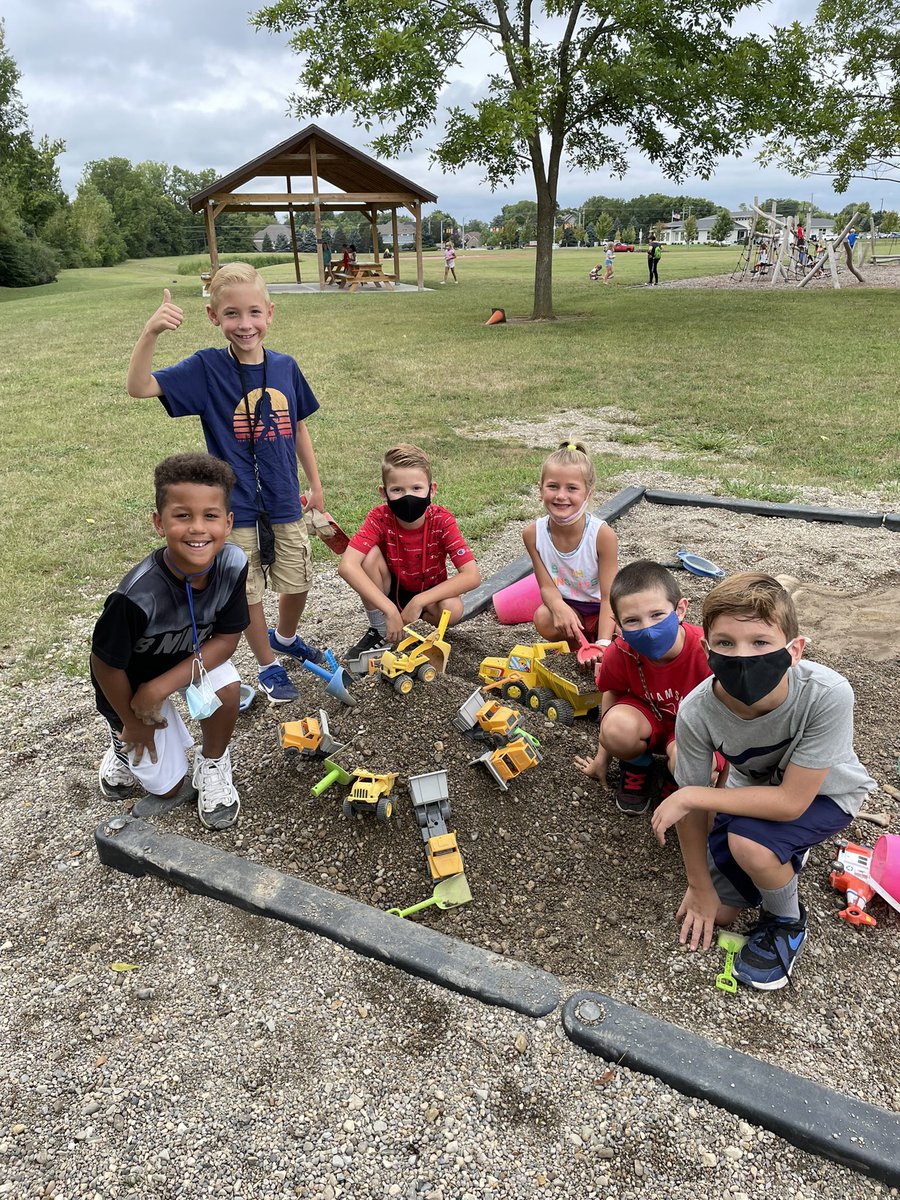 MillerRm33GES's tweet photo. Creation title: Truck Mountain! Love our time in the dig pit! #rm33rocks https://t.co/lMzMDUB6Lj