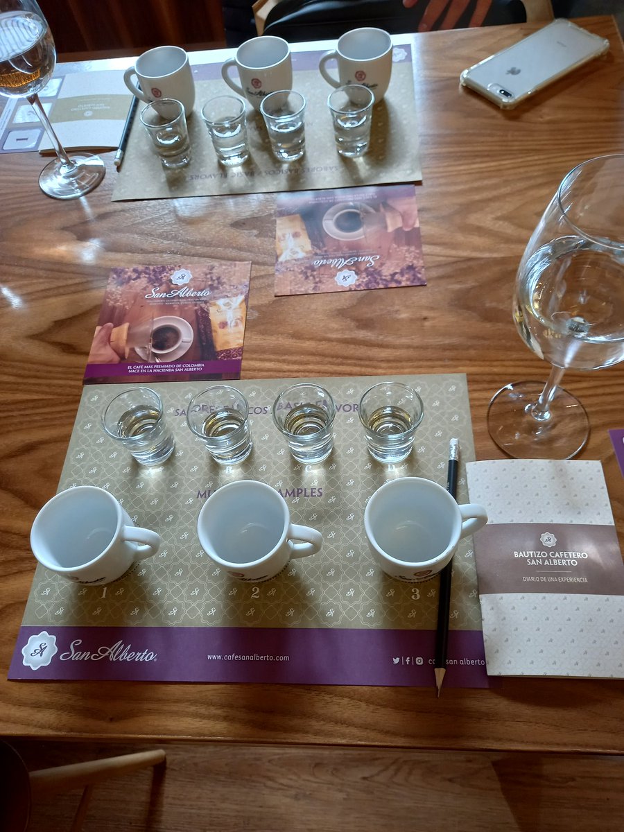 El café es uno de los productos
 estrella de Colombia, para saber más te recomendamos la cata llamada Bautizo Cafetero en <a href="/CafeSanAlberto/">Cafe San Alberto</a>, el más premiado del país. Dato: Por ley colombiana todo el café que cultivan debe ser arábica y el de exportación debe ser de primera calidad