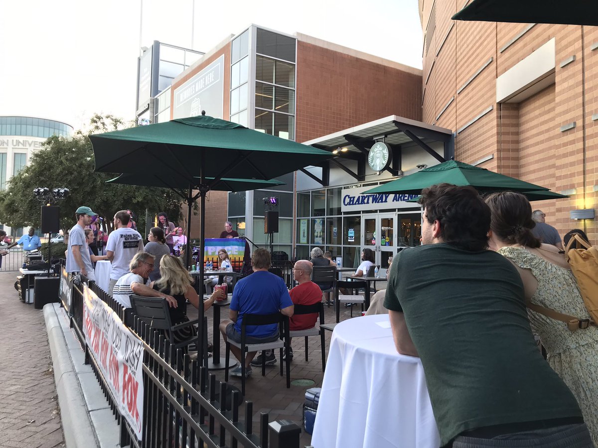 ChartwayArena's tweet photo. Gorgeous night to kick off #GetHoppy! Can’t wait to do it again next week.
Thx to @JesseChongBand for the 🎶 + our partners @ReaverBeach @1069TheFox @ChartwayFCU @MonarchDining @WhiteClaw & Veer Magazine https://t.co/2zhWyLbagt
