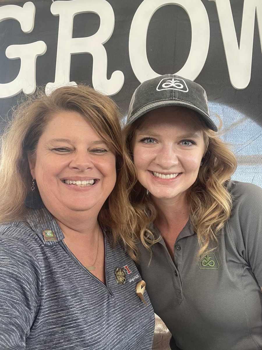 vealt's tweet image. Farm Progress Show a great reunion of friends! Love our ACES family!