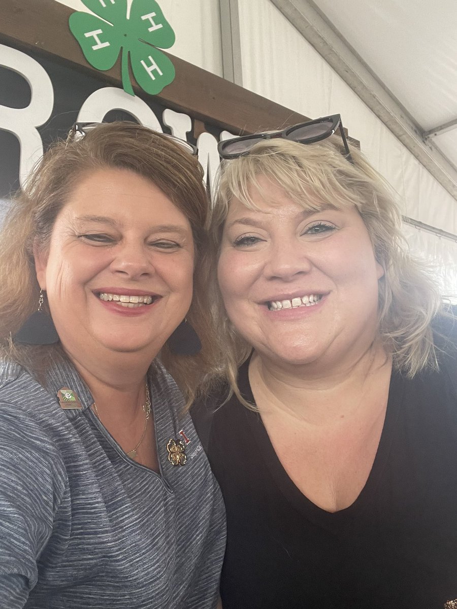 vealt's tweet image. Farm Progress Show a great reunion of friends! Love our ACES family!