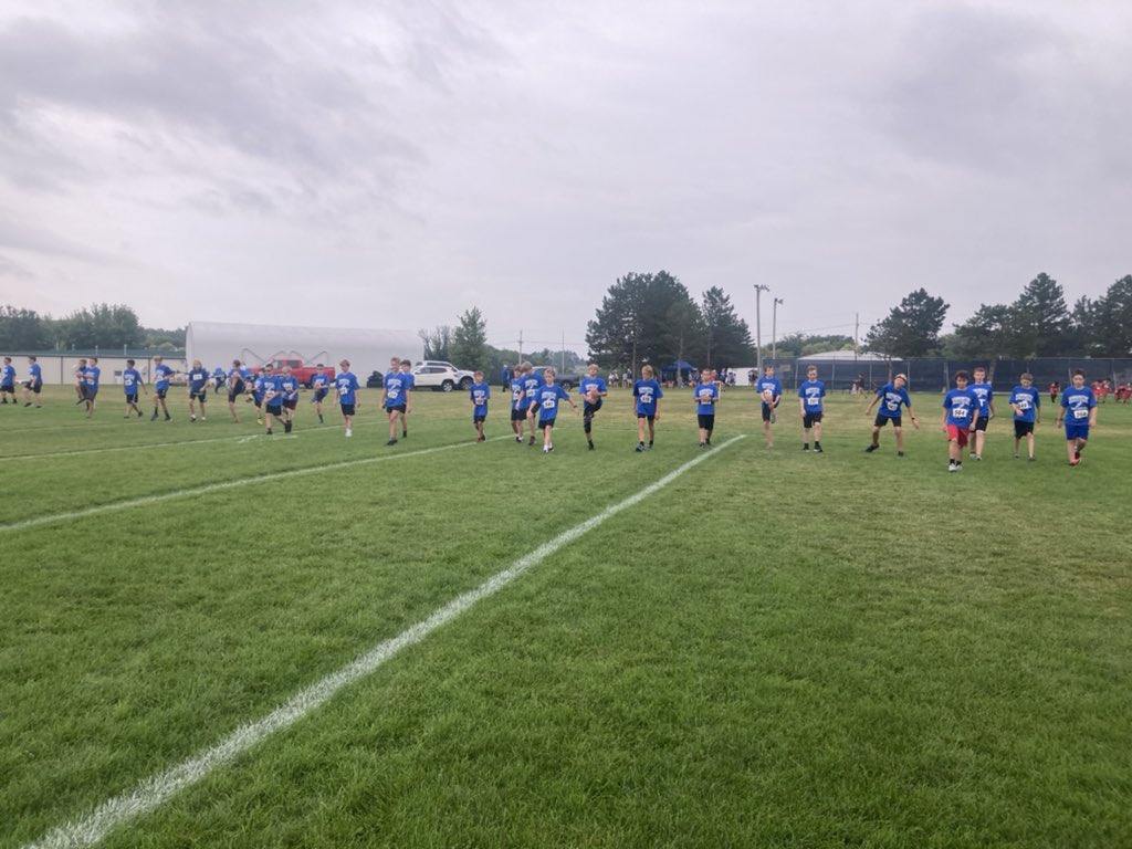 runbadgerxc's tweet photo. The blue army is back!  Jr high racers took control of their races!  Girls took 9 of the top 20 places and the boys had 11.  Lucy Lampe was the individual champ for girls, Logan Walsh was runner up for boys.  Future looks bright! https://t.co/GUtAUoYe9A