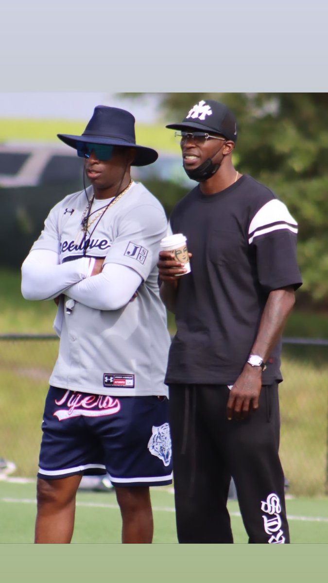 ochocinco's tweet photo. #Legendary https://t.co/h8mPiIYIyd