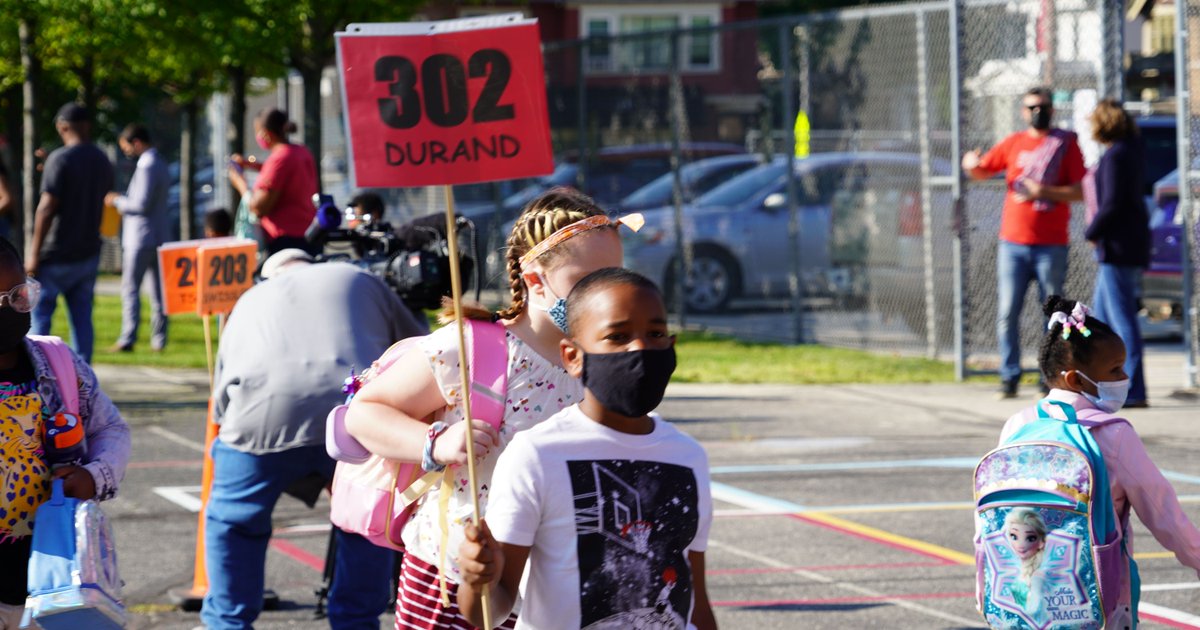 MilwaukeeMPS's tweet photo. Check out the photos from from #MPSDayOne at Milwaukee French Immersion School.
See the rest of the photos on the MPS Facebook page at https://t.co/lTvJjOXSV3
Share your back to school photos with us using #MPSDayOne! https://t.co/JdkicDA6HZ