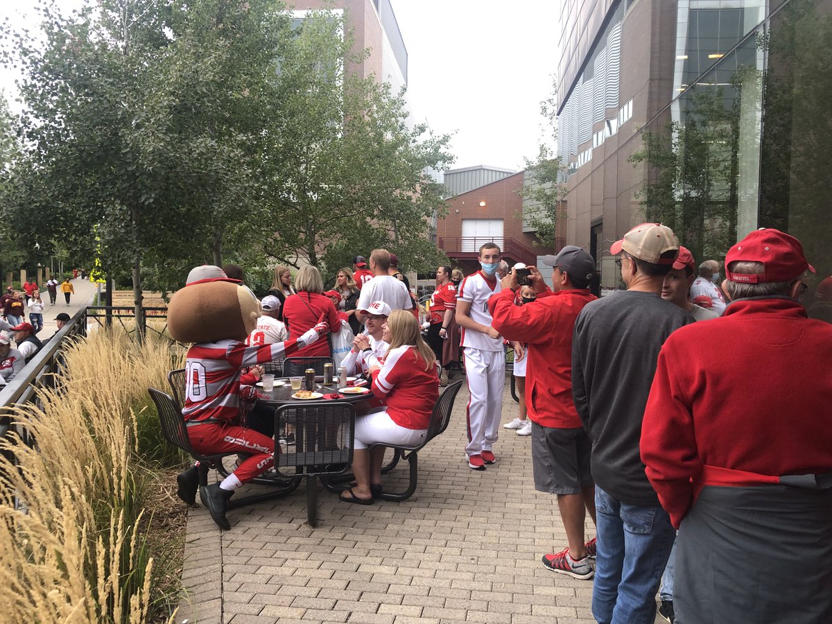 OhioStateAlumni's tweet image. Big thanks to the @OSUAlumniMN Club for hosting a pregame event tonight! #BuckeyeForLife #GoBuckeyes
