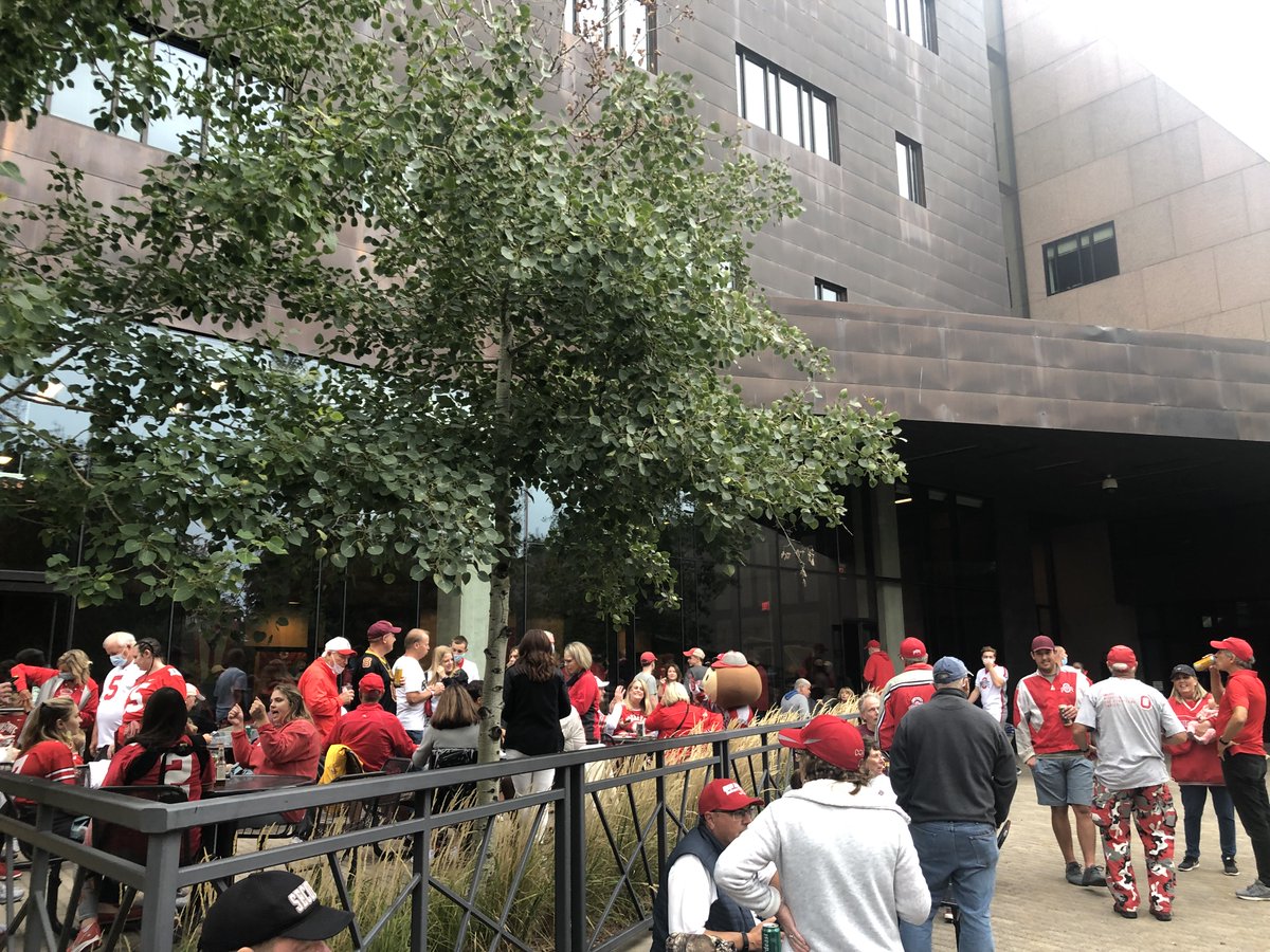 OhioStateAlumni's tweet image. Big thanks to the @OSUAlumniMN Club for hosting a pregame event tonight! #BuckeyeForLife #GoBuckeyes