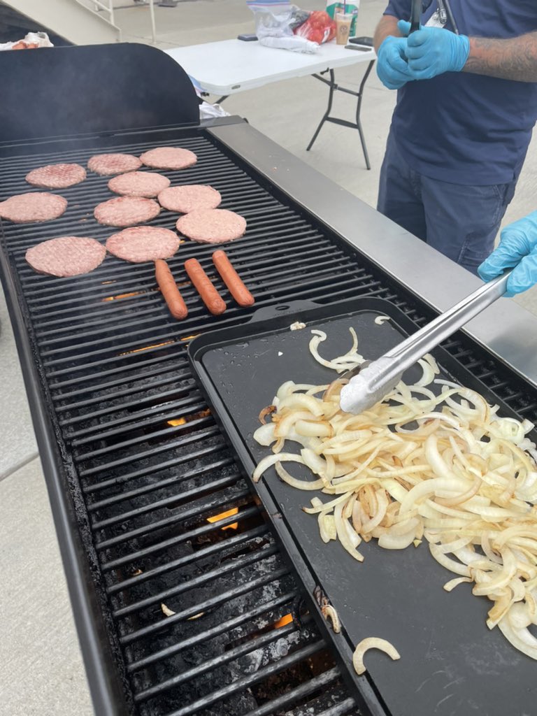 End of the Summer BURGER BURN in SNA! <a href="/weareunited/">We Are United</a> #beingunited #winningthelines #core4
 #summer <a href="/melanie_zoller/">Melanie Zoller</a> <a href="/bosekrishnendu1/">Krishnendu Bose</a> <a href="/CandiceF17/">Candice Frey</a> <a href="/SKaisuka/">Sanny Baroudy</a> @sfoDPark <a href="/clemence_farraj/">Clemence Farraj</a>