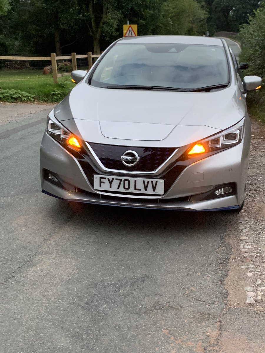 BowyerSteve's tweet photo. @NissanUK not impressed. Stranded for 6 hours with an EV system fault…now 0117am and still awaiting a recovery vehicle.  Love of Leaf is dwindling very fast.  Hope it gets fixed quickly ! 🤬😡 https://t.co/E62yXHPzPQ