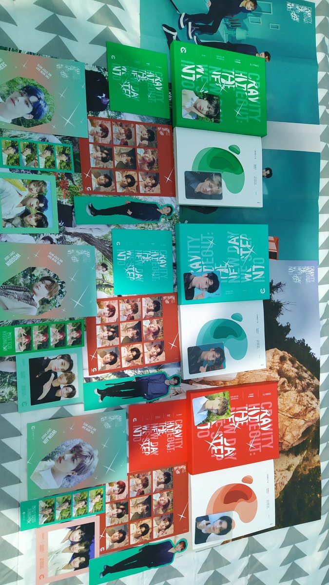 laliwanted's tweet image. Feedback super positivo para a @HoshiStore, meus álbuns chegaram super bem embalados e o atendimento é excelente ♡