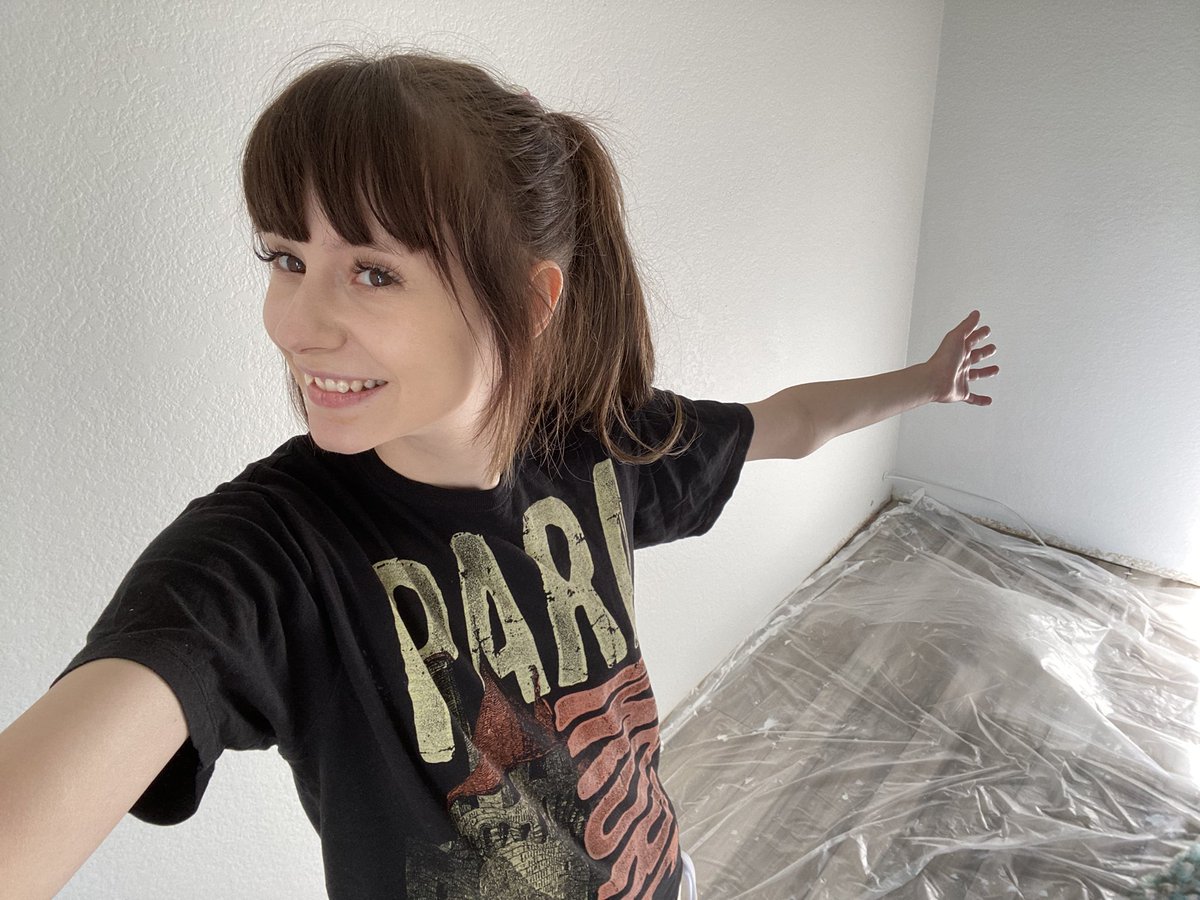 ThePixelParfait's tweet photo. Painting our soon to be new room!!! We have new tile too! ♡ https://t.co/0fQASS1A2b