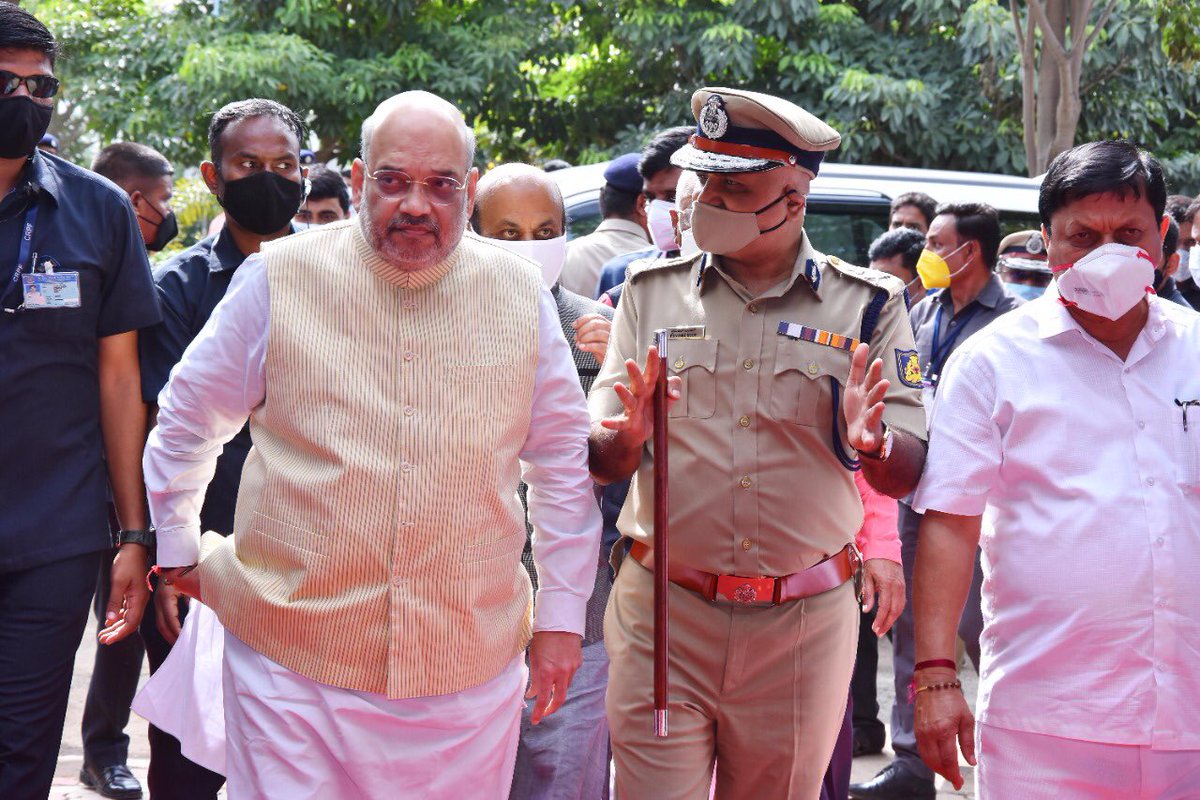 DGP KARNATAKA (@dgpkarnataka) on Twitter photo Explaining the concept of scene of crime officers & Mobile Forensic Labs to Hon’ble <a href="/AmitShah/">Amit Shah</a> in the presence of <a href="/BSBommai/">Basavaraj S Bommai</a> & <a href="/JnanendraAraga/">Araga Jnanendra</a> . These were recently inducted into Karnataka State Police Explaining the concept of scene of crime officers & Mobile Forensic Labs to Hon’ble <a href="/AmitShah/">Amit Shah</a> in the presence of <a href="/BSBommai/">Basavaraj S Bommai</a> & <a href="/JnanendraAraga/">Araga Jnanendra</a> . These were recently inducted into Karnataka State Police