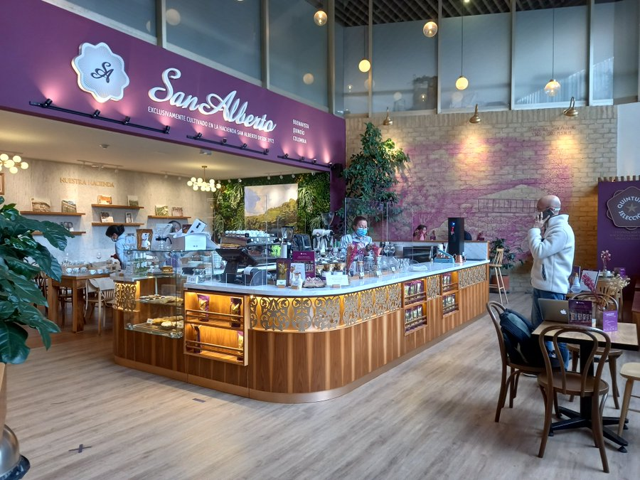 FoodandTravelMX's tweet photo. Recomendamos realizar la cata llamada «Bautizo Cafetero» en @CafeSanAlberto, el más premiado del país. Dato: Por ley colombiana todo el café que cultivan debe ser arábica y el de exportación debe ser de primera calidad. @VivaAerobus @IDTBogota https://t.co/THMIKPJOg9