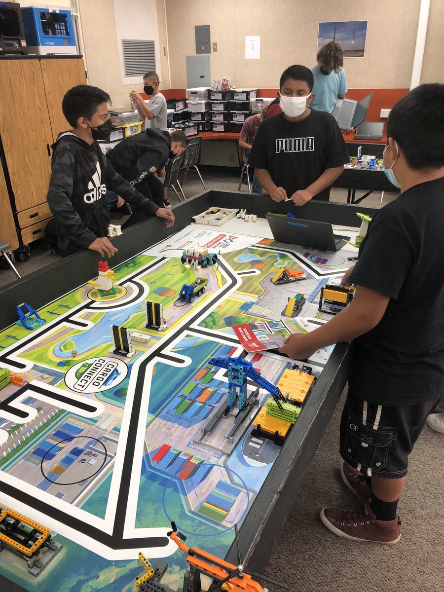 potterrobotics's tweet image. Learning English, using your words. It’s all important when the team is depending on you. These kids are amazing! @PotterJHS #FirstLegoLeague #Fuesd