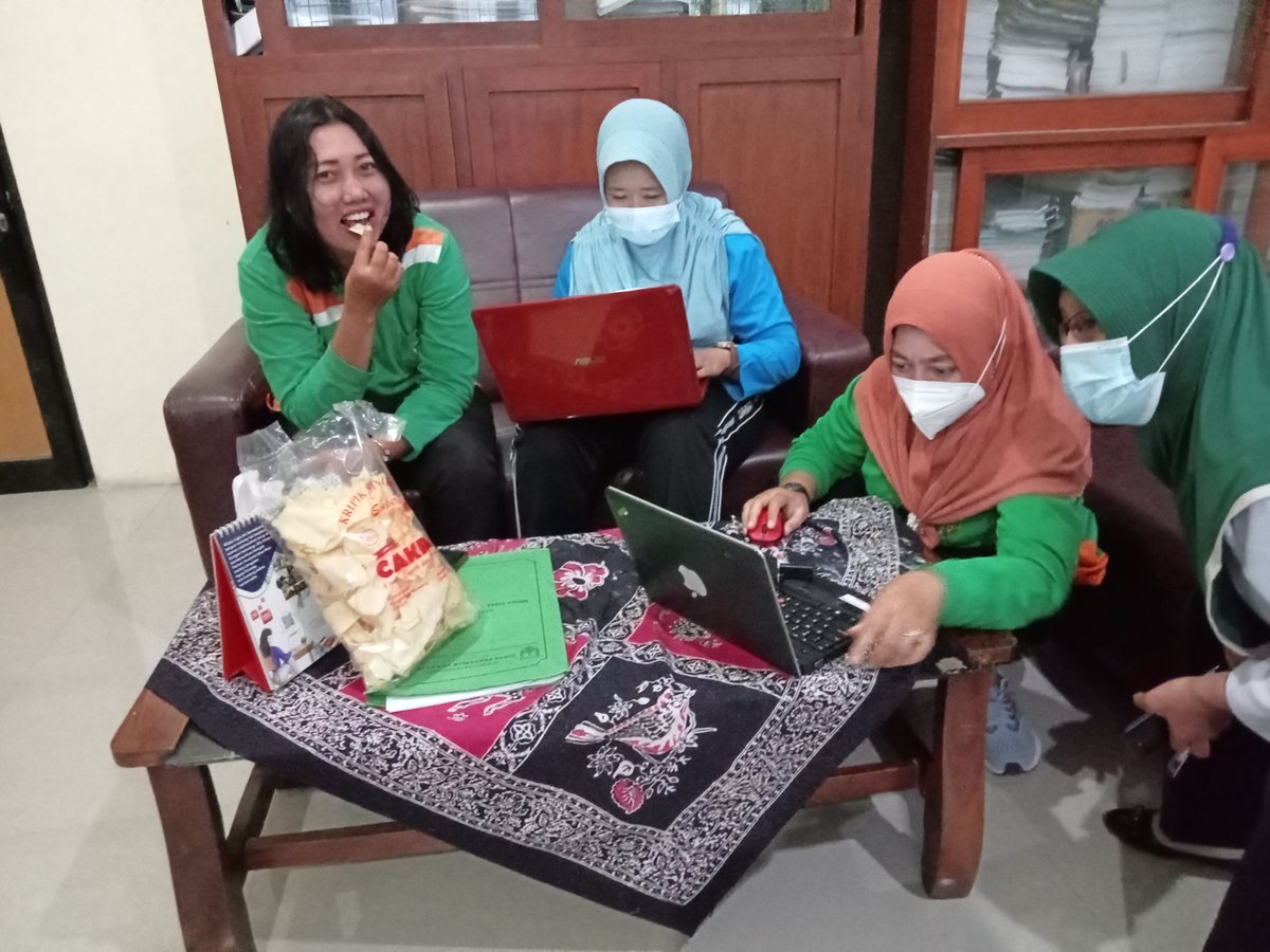 DispertanKudus's tweet photo. Distanpangan Kudus Bantu beli Produkm UMKM petani paska panen https://t.co/DkBKKvoLrk