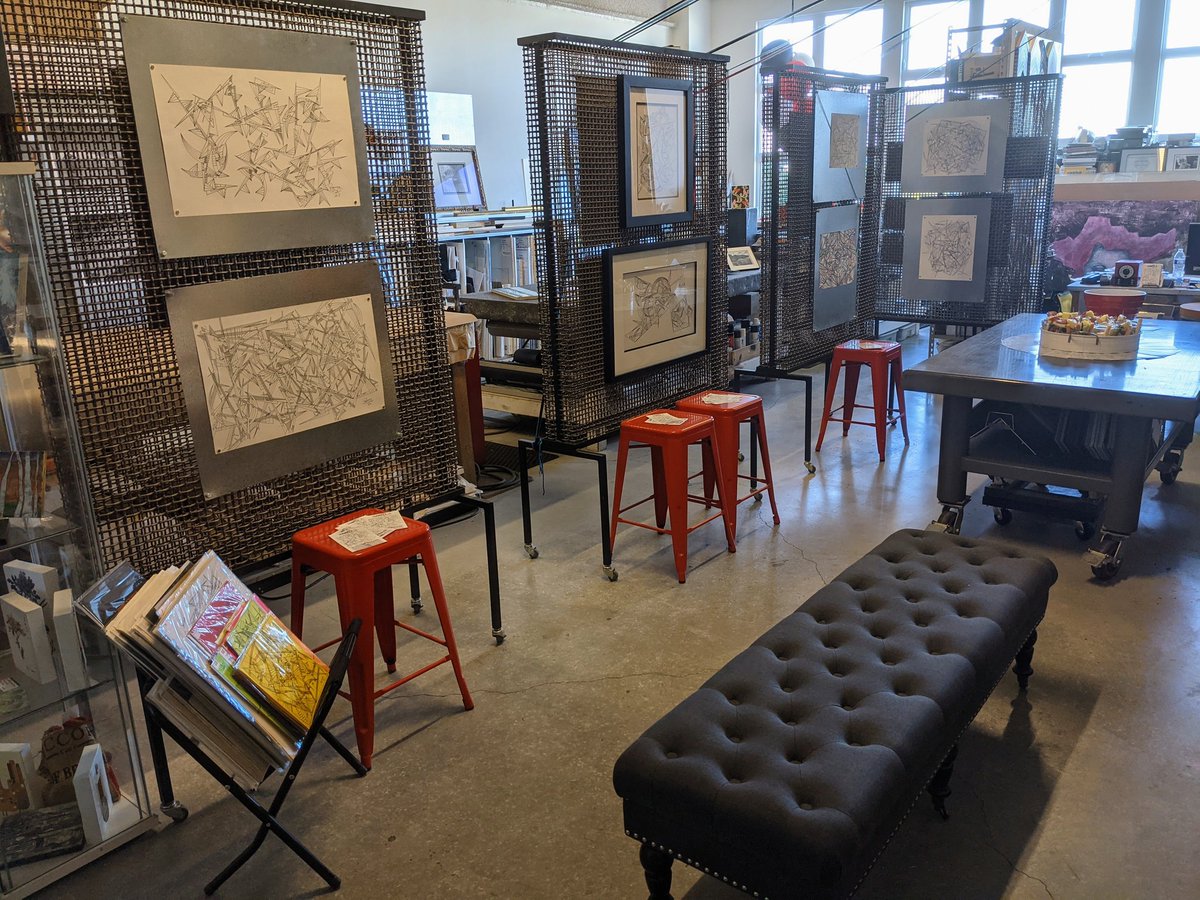 PearlGallery's tweet photo. It's #firstthursday !! #ArtEverydayPDX #abstractart #pearlgallery #commonthread #interconnecions  #pearlgalleryandframing  https://t.co/MbiftLgrnw
🌈🧵🪡🎈

"Art is a line around your thoughts."

―  Gustav Klimt https://t.co/pxeXCZ1Lso