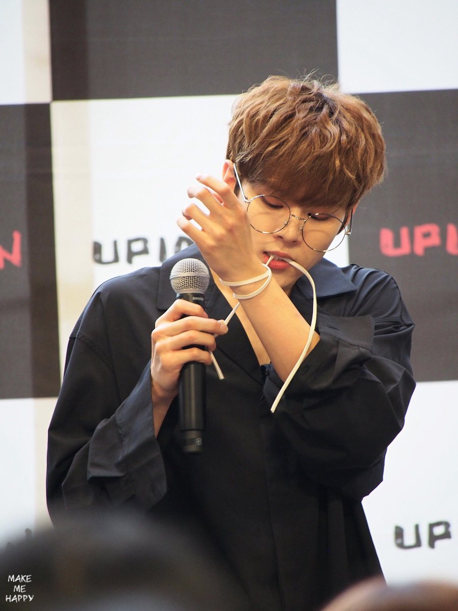 hasngwoo's tweet photo. Kim wooseok looks good with choker and that baracelet. I imagining how good he is when his hand been tied up with rope and his neck wearing choker then begging me to kiss all over his body and taste him. 

What do you say, dear @wousshin ? Are you good with this storyline? https://t.co/R1xhqg5e6o