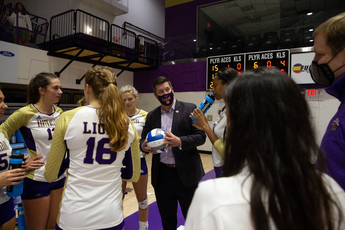 UNAAthletics's tweet image. Congratulations to our Lions on their first win of the season! And a big shout out to Coach Andrew Kroger on his first win as a Lion tonight! Dr. Looney presented coach with a game ball after tonight’s win. #RoarLions