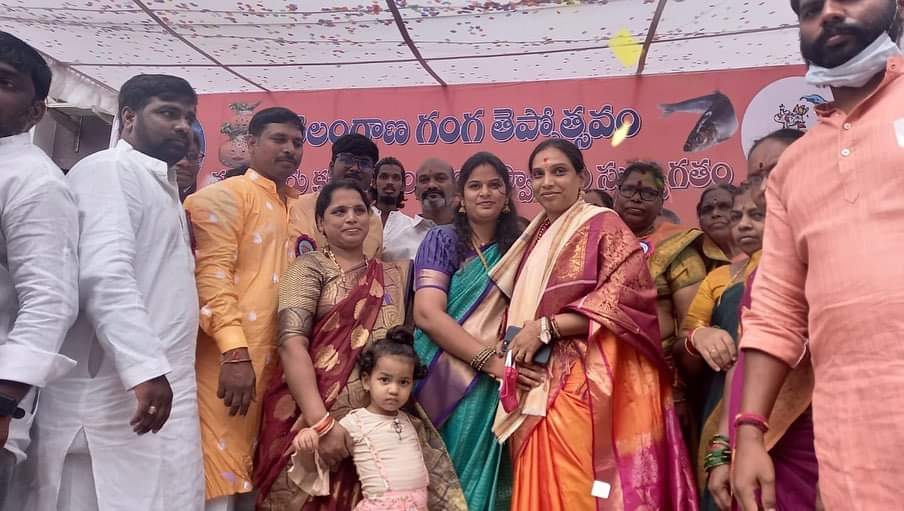 pvijayareddy1's tweet photo. Participated in “Telangana Ganga thepa utsavam “ organised by Gangaputra sangam alongwith Govt Chief Whip Mlc M.S.Prabhakar garu and gangaputra commitee and local leaders. @KTRTRS
@RaoKavitha https://t.co/T9eDUYdNuZ