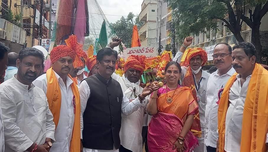 pvijayareddy1's tweet photo. Participated in “Telangana Ganga thepa utsavam “ organised by Gangaputra sangam alongwith Govt Chief Whip Mlc M.S.Prabhakar garu and gangaputra commitee and local leaders. @KTRTRS
@RaoKavitha https://t.co/T9eDUYdNuZ