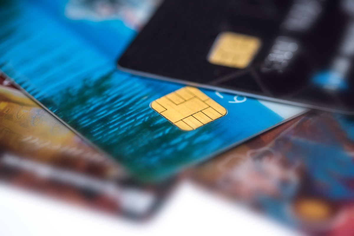 De politie werd donderdag getipt over een persoon die verdacht rondhing rond een pinautomaat in #Well.