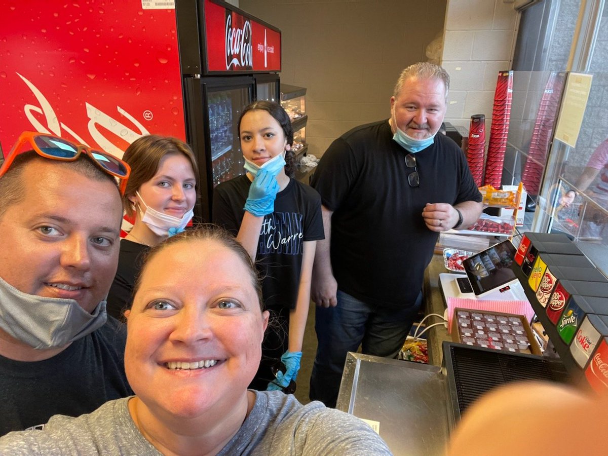 SWHSDance's tweet photo. Had a great time at concessions tonight! #SWHSDANCE #workdanceplay #WKU @WKUBigRed @WKUFootball @WKUTopperettes https://t.co/HCpjSt8oeH