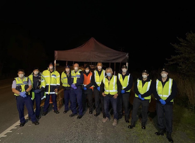Royal NZ Navy (@nznavy) on Twitter photo At the border ✅ We’re assisting <a href="/nzpolice/">New Zealand Police</a> at the northern checkpoint in Te Hana. The team have been broken into “shift bubbles” & have been monitoring public travel after Northland moved into level 3. The team have been adhering to Ministry of Health guidelines.
#NZNavy At the border ✅ We’re assisting <a href="/nzpolice/">New Zealand Police</a> at the northern checkpoint in Te Hana. The team have been broken into “shift bubbles” & have been monitoring public travel after Northland moved into level 3. The team have been adhering to Ministry of Health guidelines.
#NZNavy