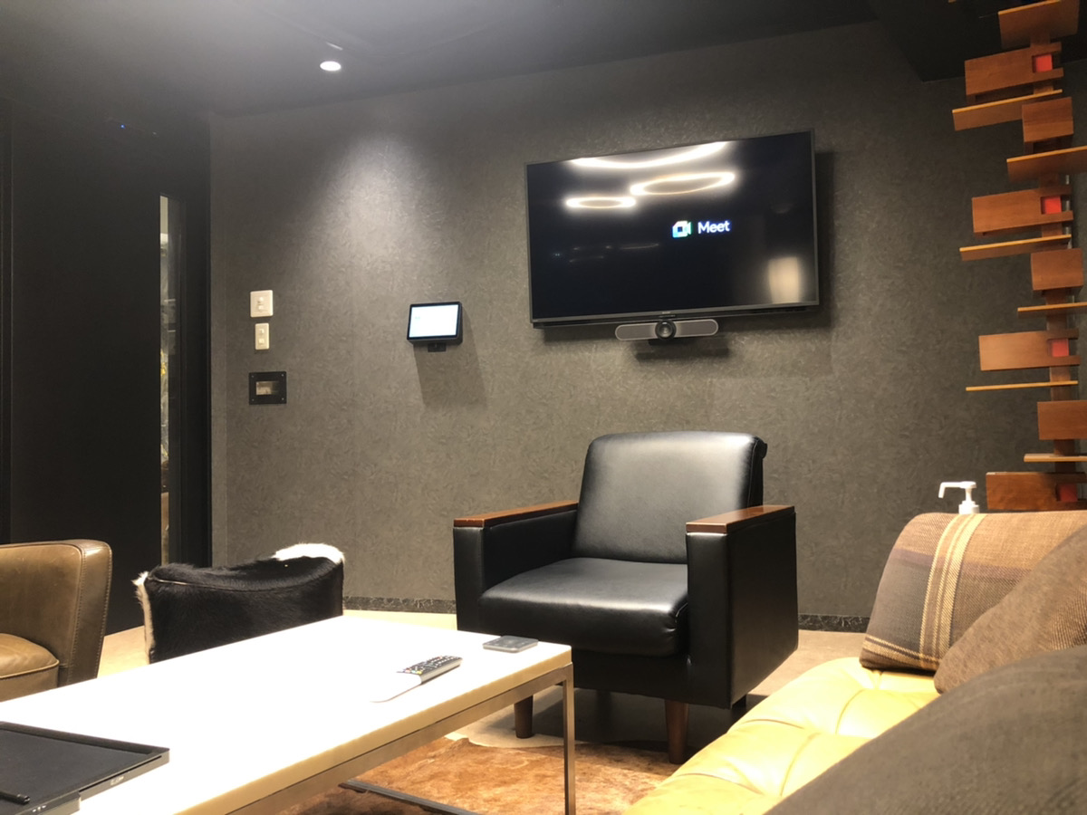 gl_jinji's tweet photo. 夢がふくらむ場所をテーマにオフィスづくりにはこだわりがたくさん！

リモートワークにも適応できるようオンラインMTG用のスペースも！ https://t.co/WEgkTwoVEb