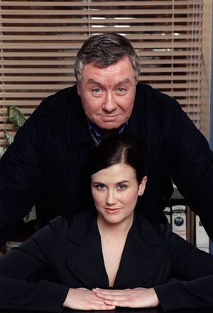 DawnSteeleNews's tweet photo. In 2002 @Realdawnsteele starred in Snoddy a six-part Scottish television sitcom along side Gregor Fisher.
#dawnsteele #snoddy #gregorfisher #scottish #scotland #holbycity #angegodard #bbc #actress #sitcom #policedrama #tv #monarchoftheglen #rivercity #wildatheart https://t.co/t1xi8mBt4s