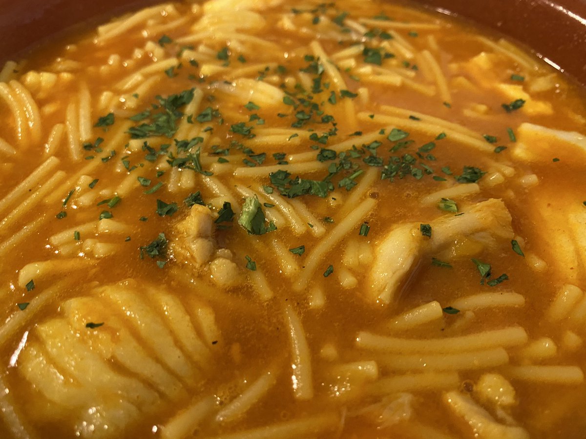 ElProbador9's tweet photo. Pero cuando ya te metes en materia... es cuando llega la sorpresa: marisco (prueba las zamburiñas) de primera calidad, guisos del día de rebañar con pan o fritos de pescado en su punto (mis boquerones estaban sosos, pero su fritura era perfecta). https://t.co/Vg3uyC90vc