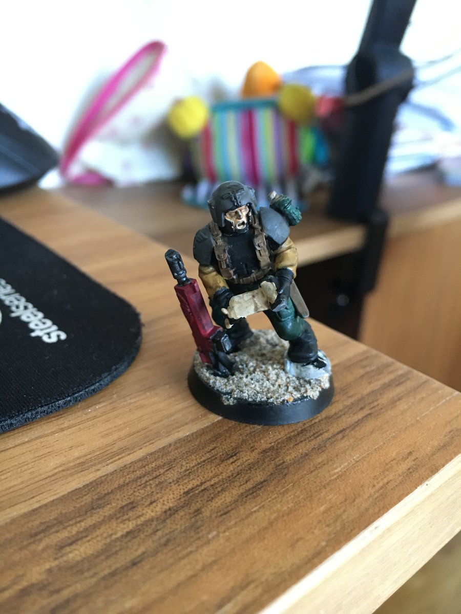 Tänkte börja ta betalt för mina målarskills. Vad tror ni på #warhammer40k - twitter? Ska man börja med en timtaxa på 1500 eller?