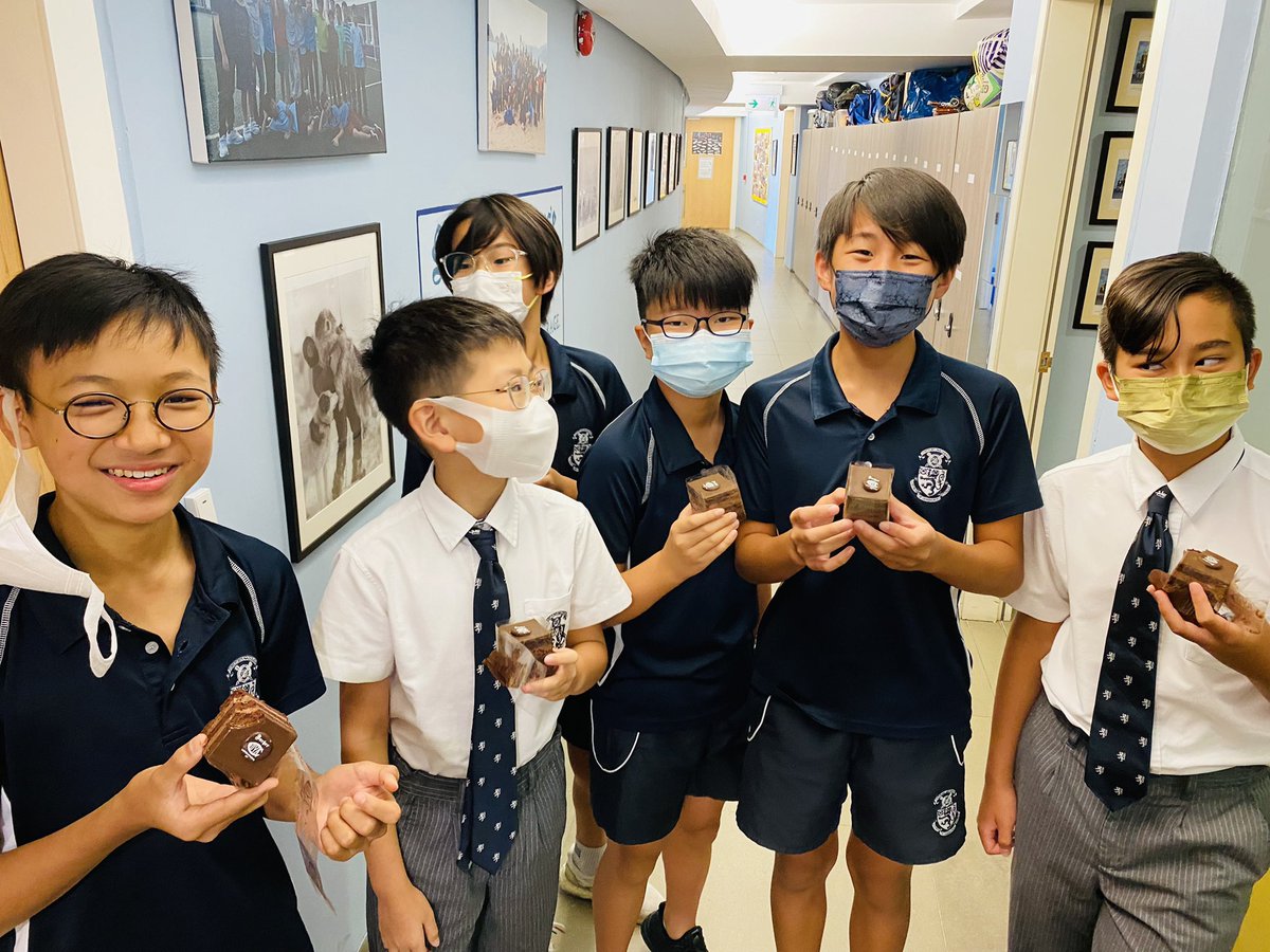 HHKSShackleton's tweet photo. Celebrating like a true Shackletonian! Happy birthday John and thank you for the delicious cakes!! Fantastic atmosphere in the House and a super way to end the first week of term for the #boysofshackleton @Harrow_HK @HeadHarrowHK #WeAreShackleton https://t.co/IMwu3QjeGb