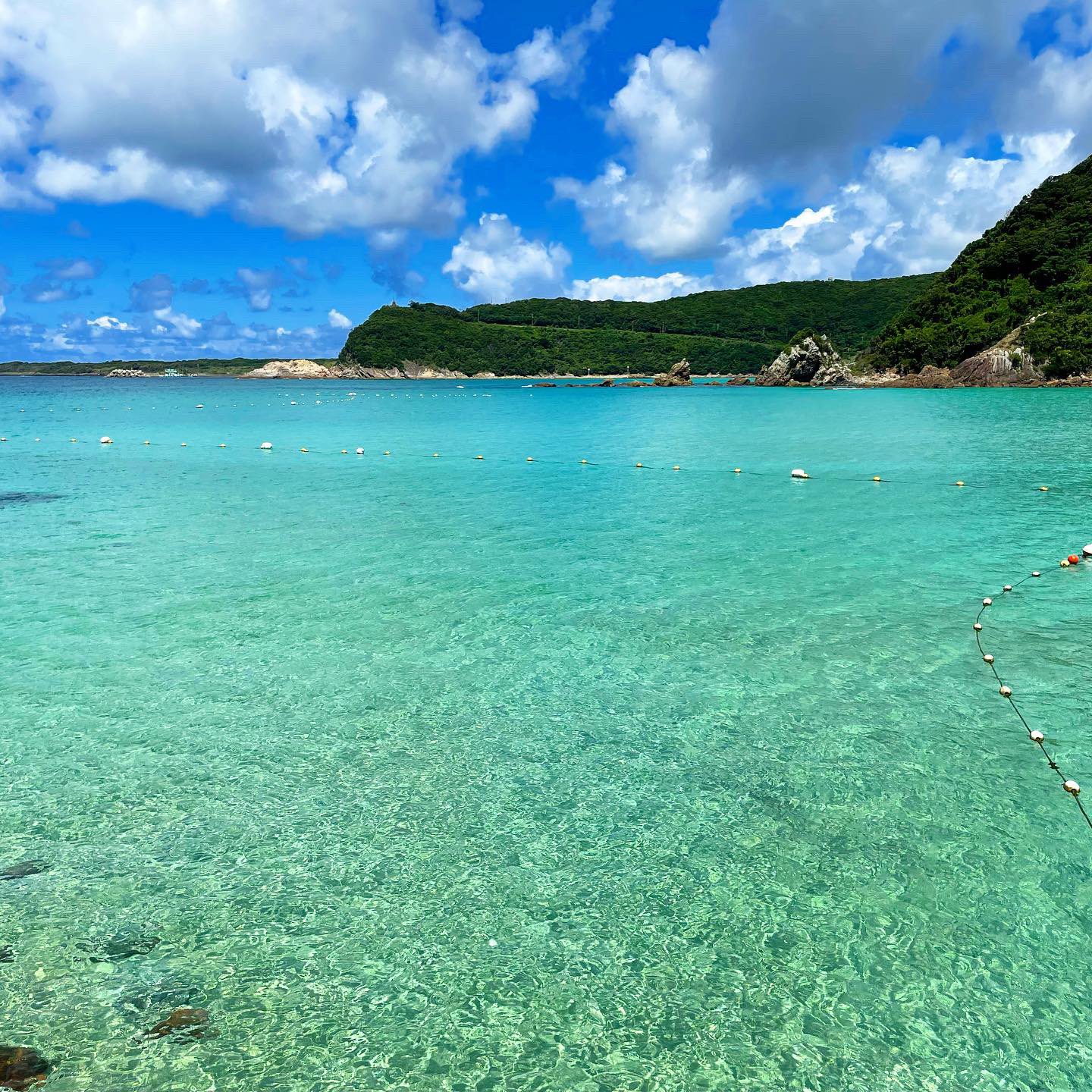 もっちーin五島列島 五島の海がまるで宝石のようにキラキラ輝いてます 五島の空気と空と海の青さは格別です 五島列島 五島 五島市 福江 福江島 島 離島 Goto 頓泊海水浴場 五島の海 海 エメラルドグリーン 五島の空 五島の夏 T