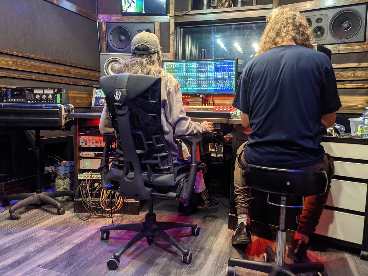 Mixing the next banger 🔥