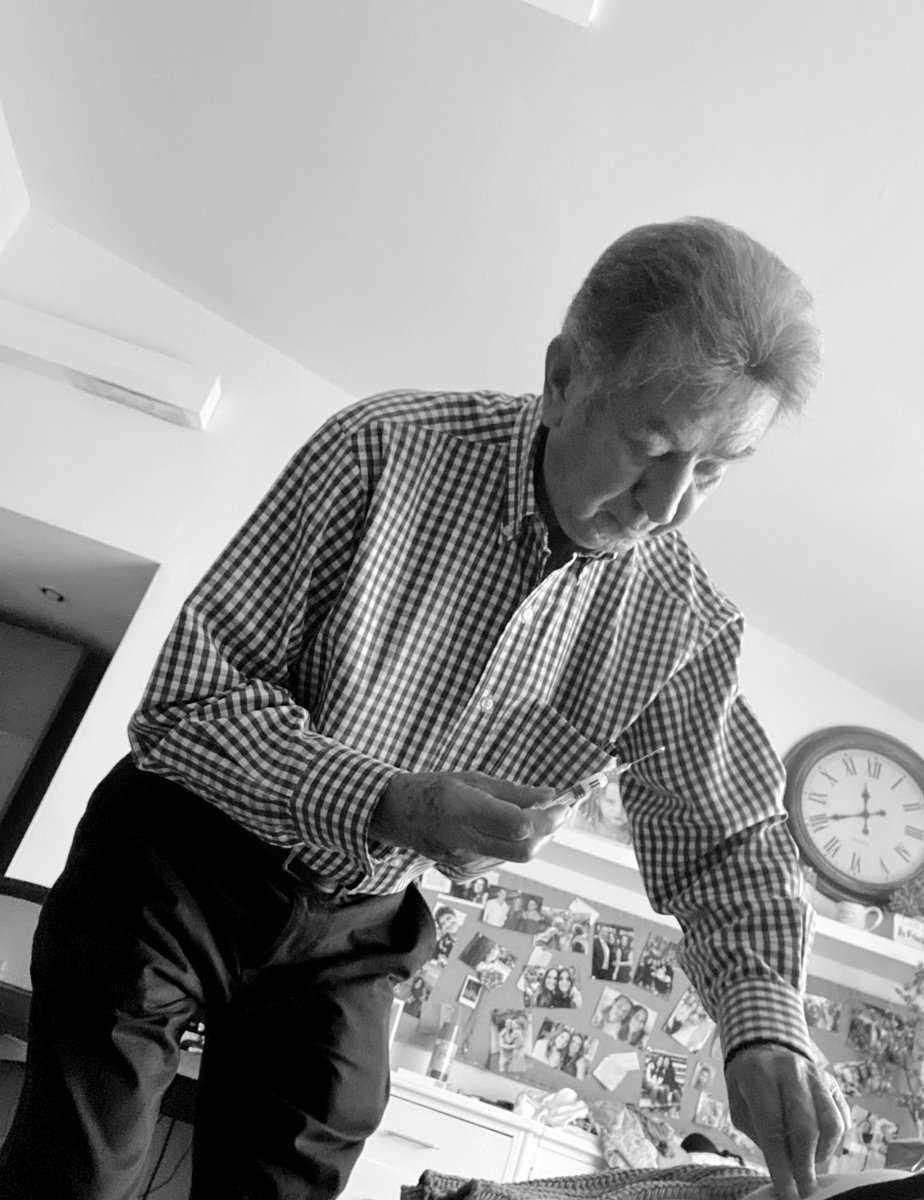 El awelo siempre rifándose por el team.

Te amo awelo🤍