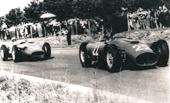 agjoseluis1's tweet photo. Un 2 de setiembre de 1956 #Fangio logra su 4to Campeonato Mundial de @F1 con #FerrariD50 cedida en gran gesto por #PeterCollins y terminando 2do detrás del ganador @StirlingMoss
@MarianF1Silva @estefaniamdq @daniel62sonzini @paolantonio67 @JorgeGarciaArt3 https://t.co/bIn8QUX9Sq