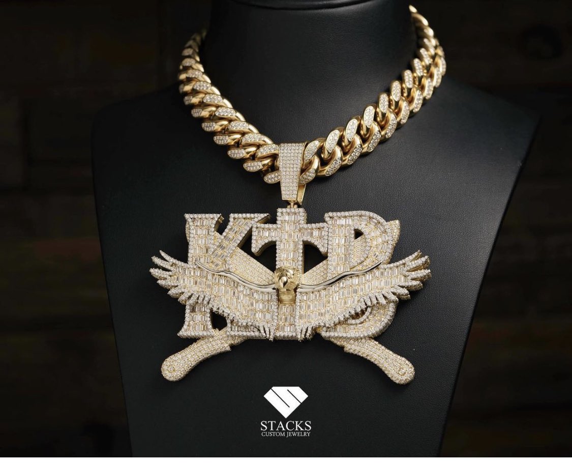 VVS_UMMAGEE's tweet photo. Please don’t ask me about anything but these veeeveeeeezzzz, we Vvs , anything less is a dub‼️ #stackscustoms #blackjewelers #DreamTeam #bang https://t.co/Rz6G3f5ycv