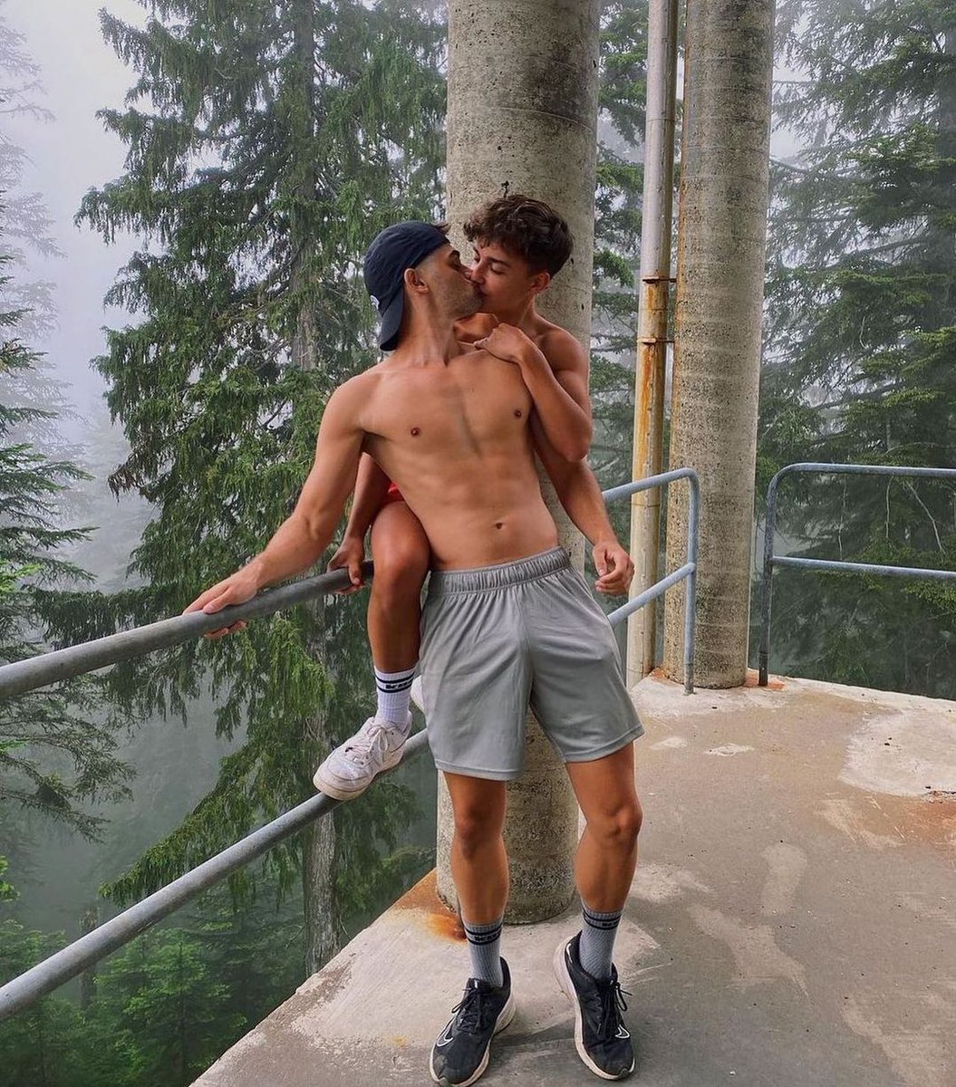 BromosClub's tweet photo. bro-😳

RT Bros or Homos?
#BromosClub #bro #homo #gay #couple #bi #lgbt #gayguy #gayboys 
 #hotmen #hotguys #gays #gayteen #queer #pride #fashiondaily
#instagay #gaybro #bromance #bloggersunder10k #breakfast #morning https://t.co/vSXjJyaKul