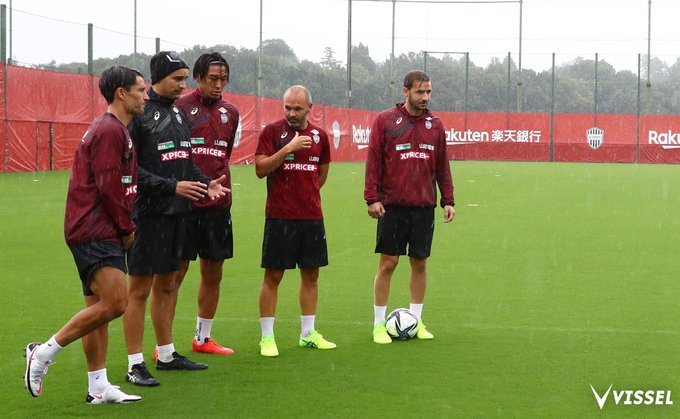 ボージャン合流でスペイン人が3人揃った神戸 通訳の隣には4人目のスペイン人 その理由は 俺がダビドだからだ 超ワールドサッカー